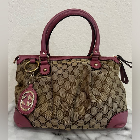 Gucci Handbags - Gucci 2 way canvas Sukey Tote